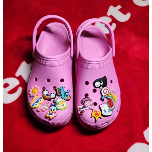 Crocs Classic Clog Pink w/ Jibbitz Charms Youth J6 / Women’s 8 – Cute Fun... - Picture 1 of 15